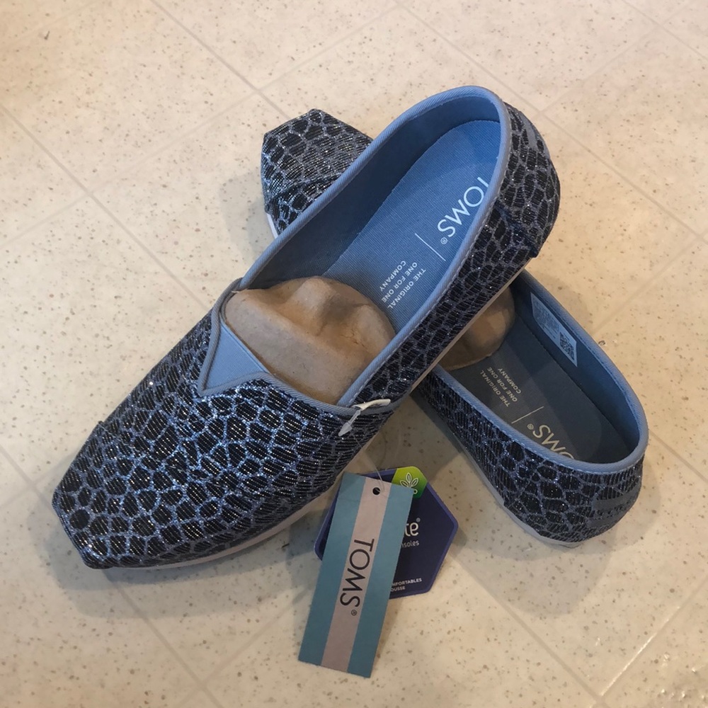 TOMS Blue Animal Print Alpargatas Women’s 7 NWT